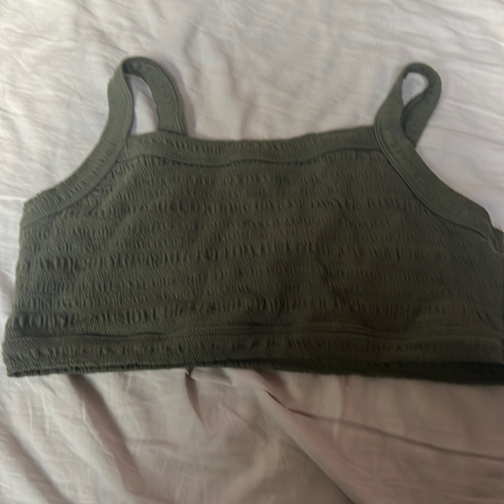 Green Crop Top No Sleeve size L